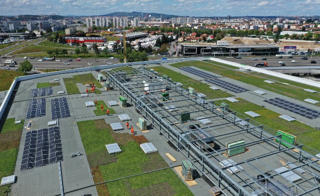 Ca pousse sur le toit de Leroy Merlin Vénissieux Grand Parilly !