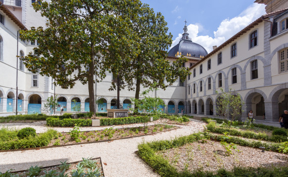 Grand Hôtel Dieu - Aménagement des cours et jardins